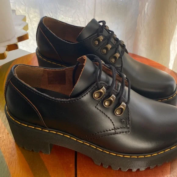 Dr. Martens Leona Smooth Leather Lo Platform Women’s Size 6 - Picture 13 of 16